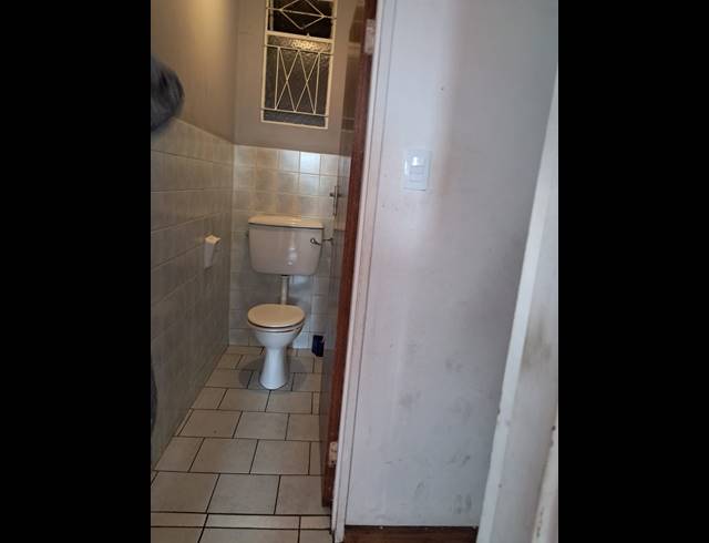 2 BEDROOM FLAT FOR SALE IN GQEBERHA CENTRAL